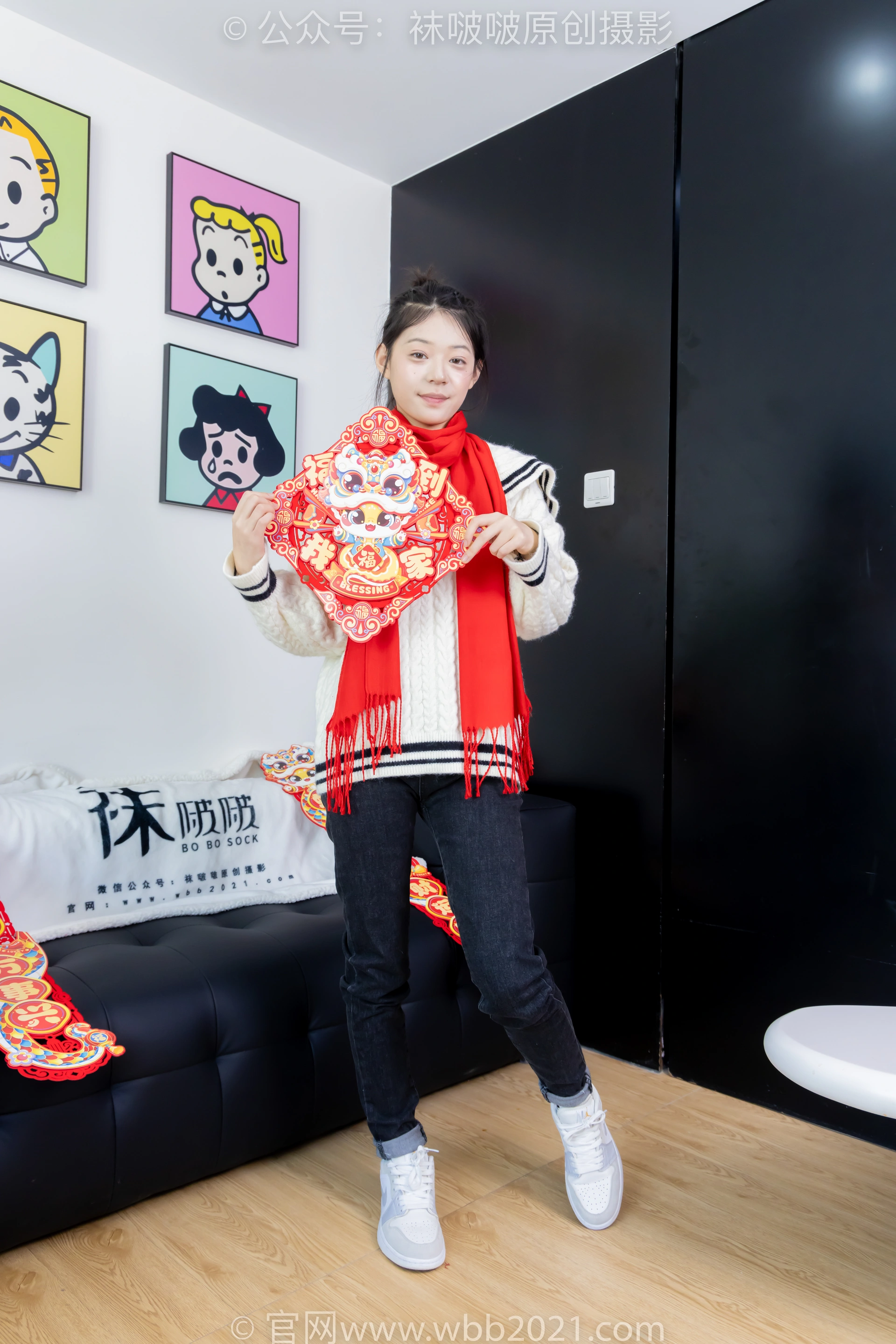 [BoBoSocks袜啵啵] NO.481 糯米-板鞋、白棉袜、裸足（黑白美甲）、对联迎新春，半脱袜子剧情（花絮版） 1