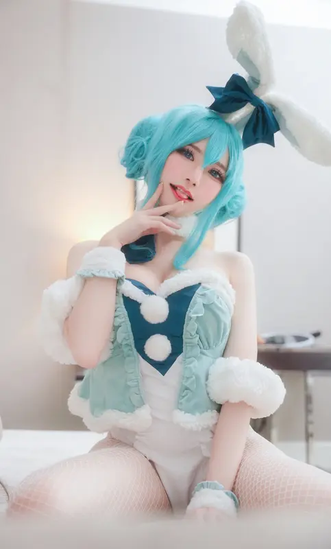 Miku bunnygir - Sally Dorasnow