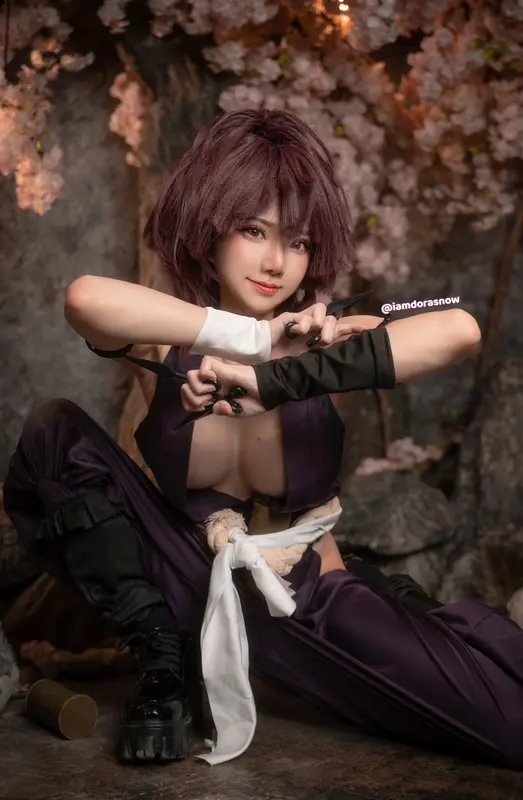 Yuzuriha - Sally Dorasnow