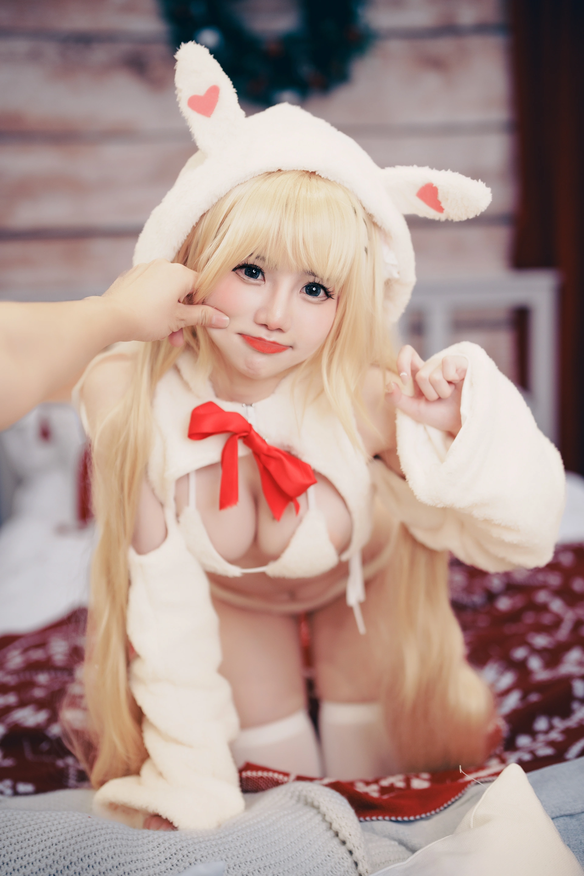 092.Sally Dorasnow – Marin Christmas Bunny 3